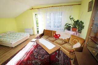 Отели типа «постель и завтрак» Agroturystyka Tyniok Конякув Четырехместный номер с балконом-2